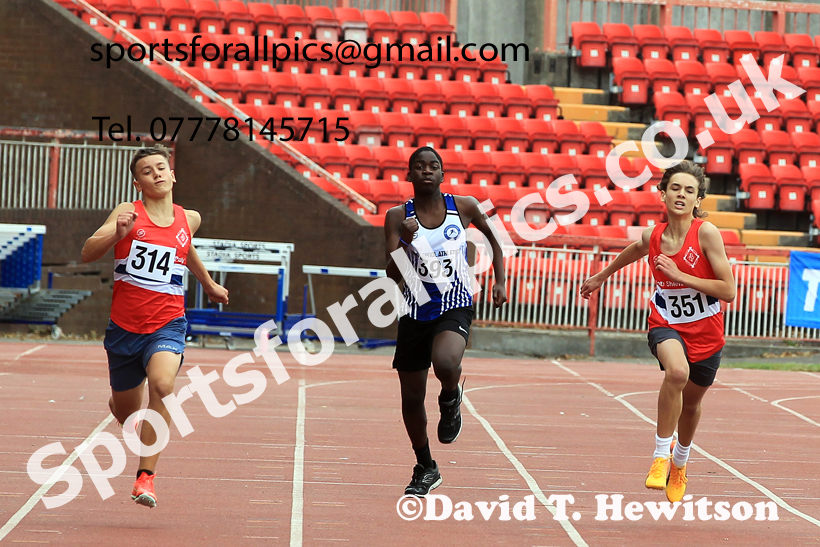 300 metres, Gateshead Tartan Games.  Photo: David T. Hewitson/Sports for All Pics